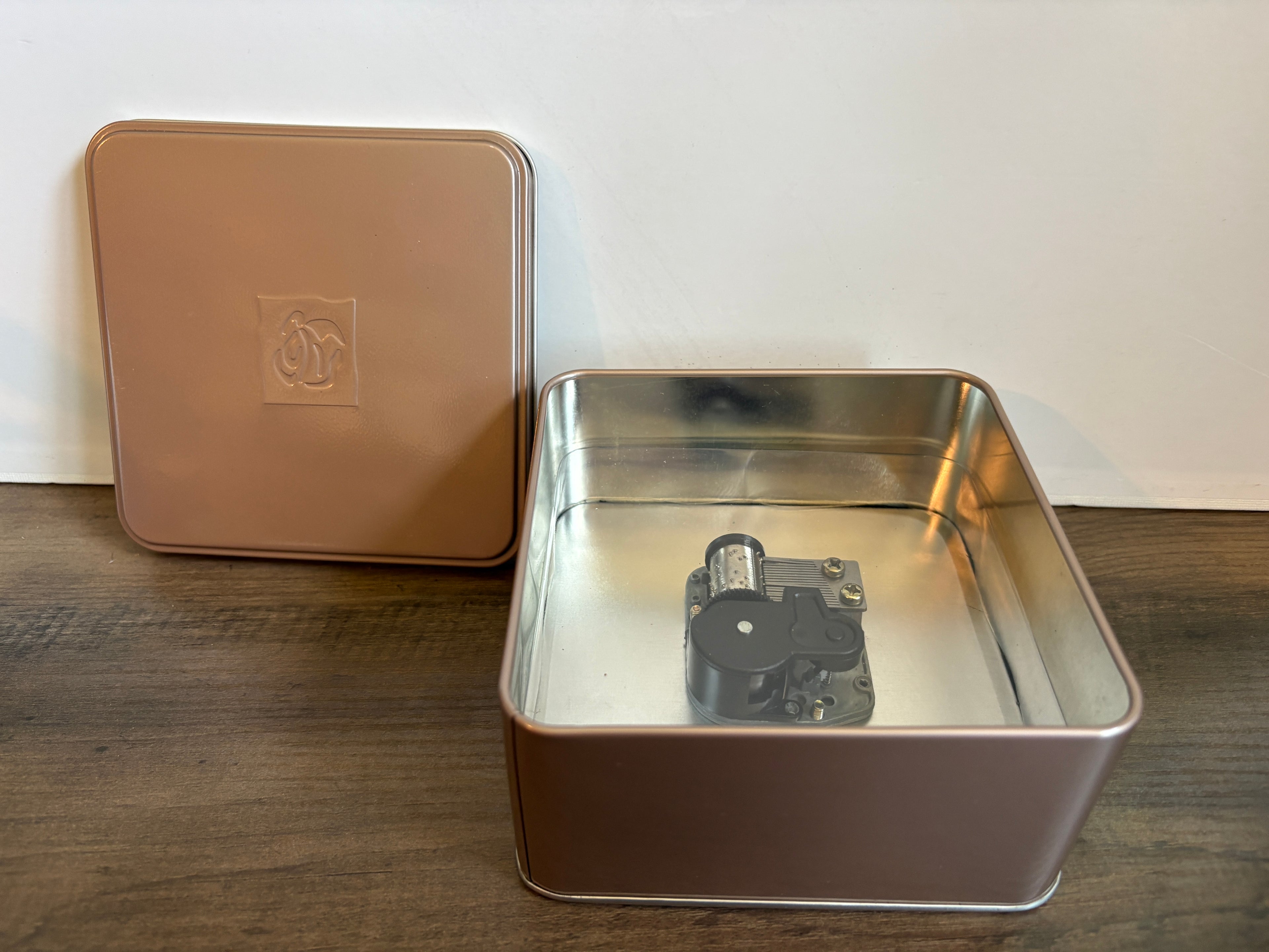 4.5" x 4.5" Melody Box Music Box Tin Prima
